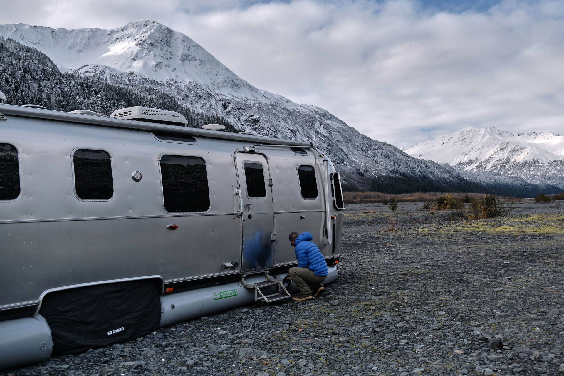 Best RV Skirts for Winter